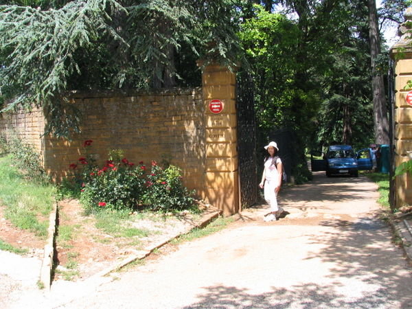 Entrance to Chateau Cruix