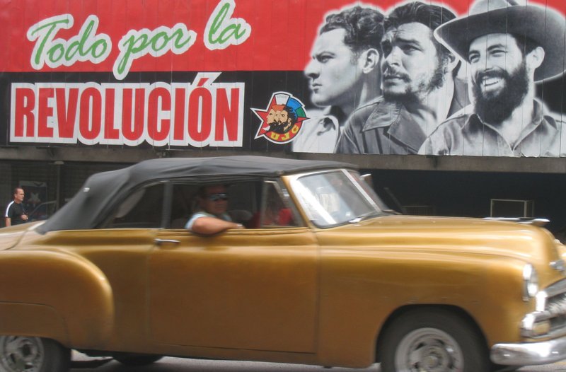Old cars and revolutionairos