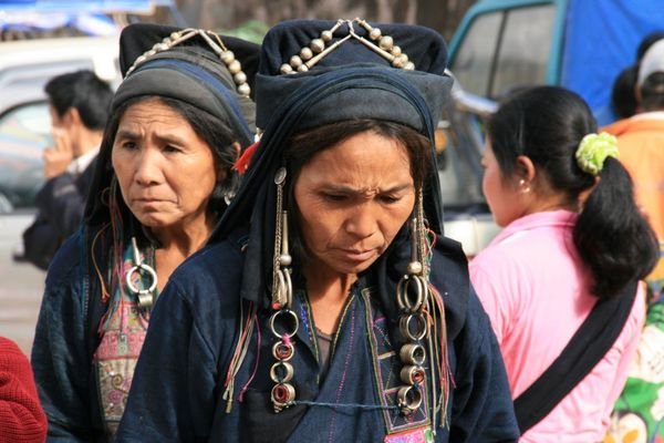 Ahka woman in Hatsa market
