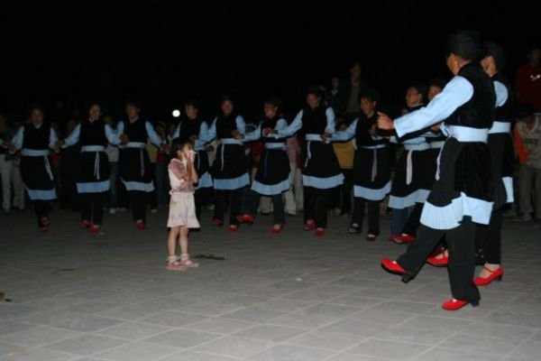 Lama Bai dancing