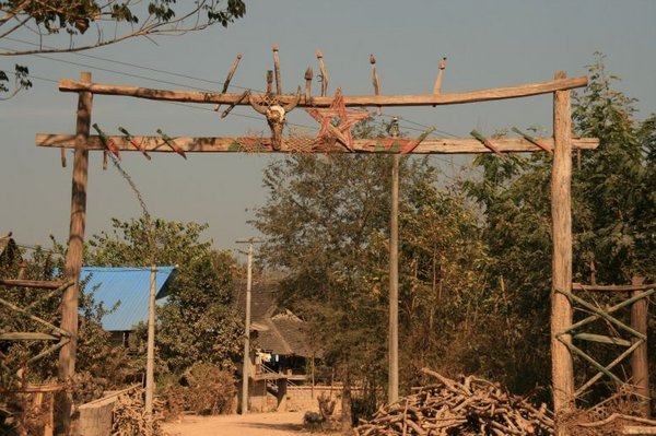 Ahka village gate in Mengman