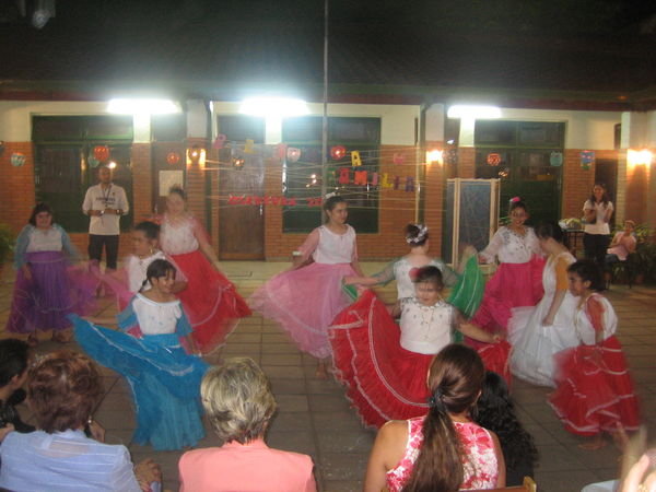Clausura - Paraguayan dance!