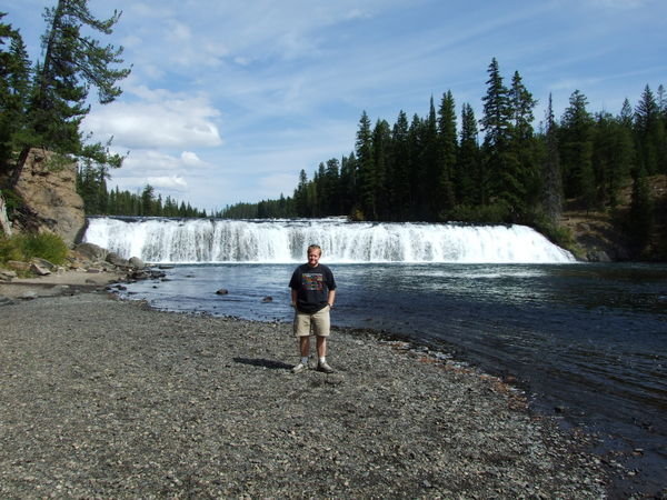 Onaxthiel in front of Cave Falls