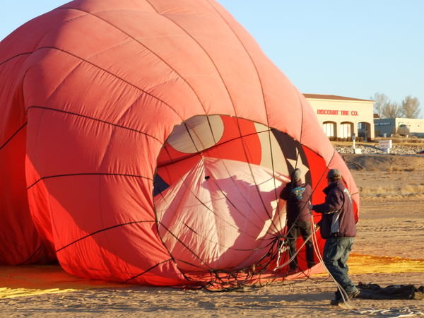 This shows how they get the top of the balloon in place.  It's a vent, I guess.