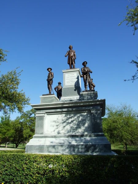 Confederate Memorial, with Jefferson Davis atop.