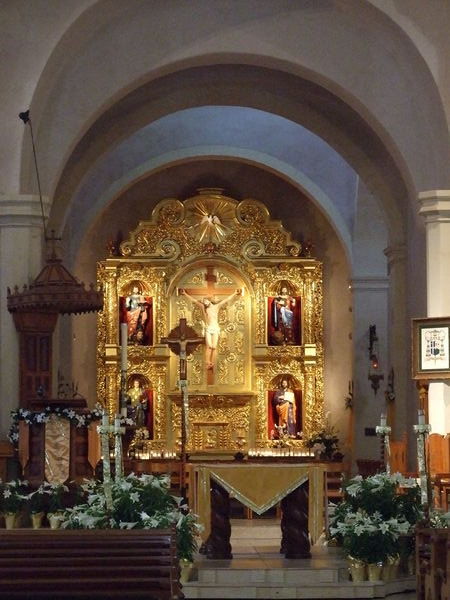 The altar and the Retablo.