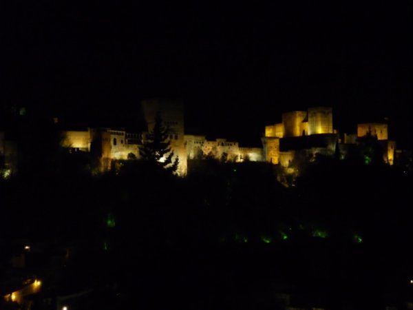 nightime view of La Alambra