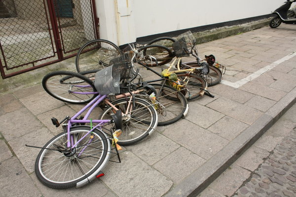 Dead Bicycles