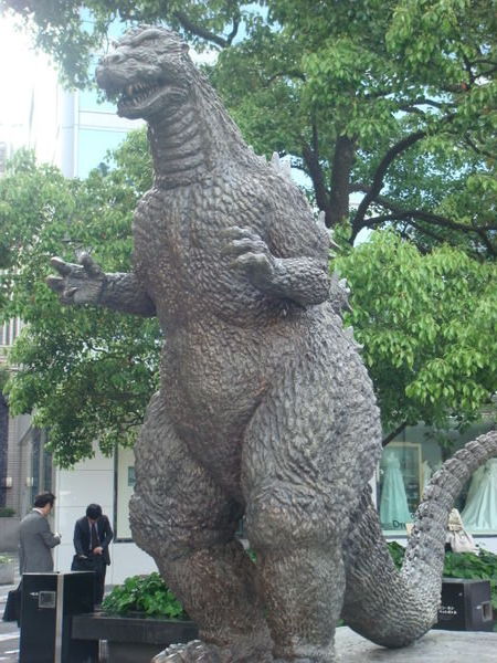Godzilla attacks Tokyo!!