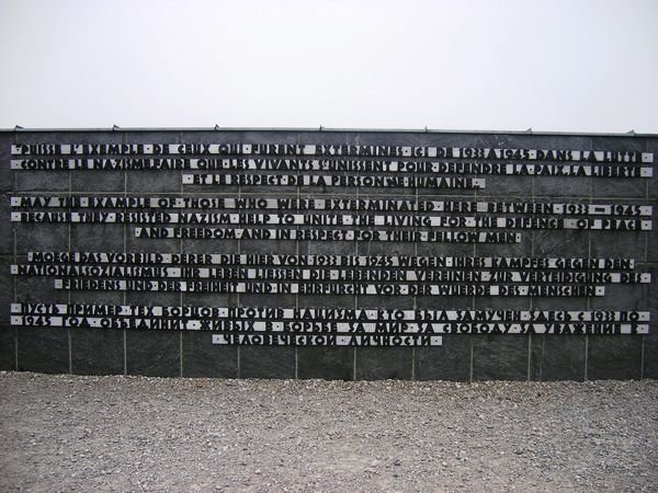 Dachau monument