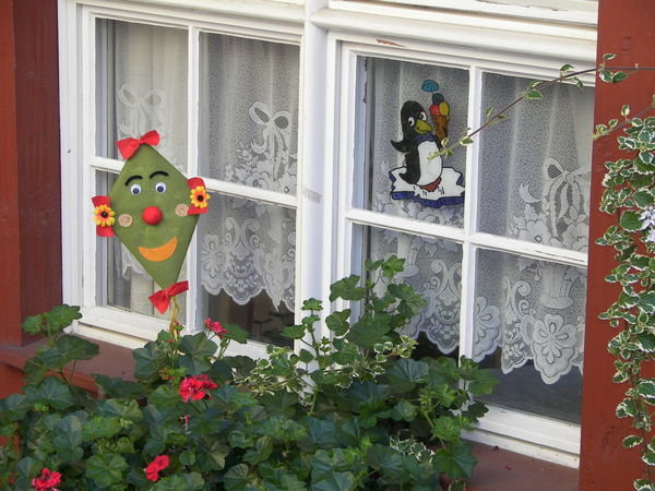 Love the window decorations!