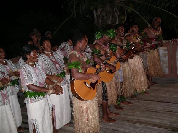Fijian traditional dancing at Mantaray Resort