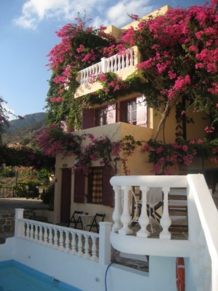 first Motel in Crete