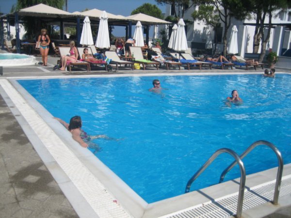 Kallisti Pool Bar in Santorini