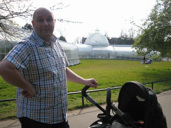 Alan stops for a breather while we stroll through Glasgow's Botanical Gardens