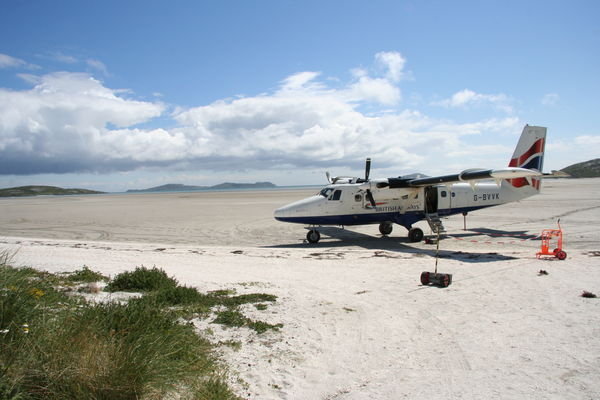 Plane lands on the beach at Barra