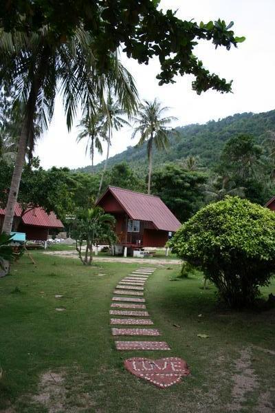 Path of love through the beach resort of Bow Thang