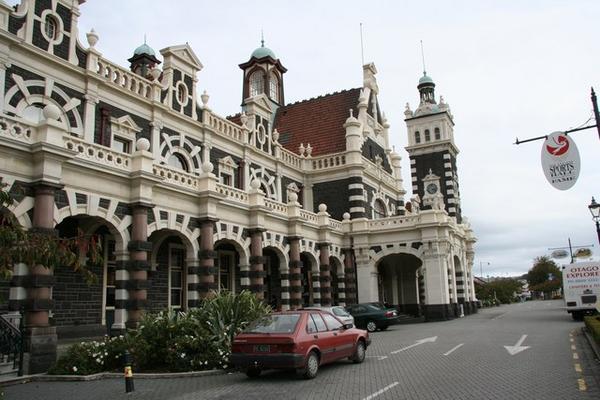 Dunedin train station - apparently THE most photographed building in Dunedin.  Thats coz its the most interesting building in Dunedin.