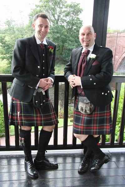 The Groom & Best Man relax on the balcony before the ceremony. 