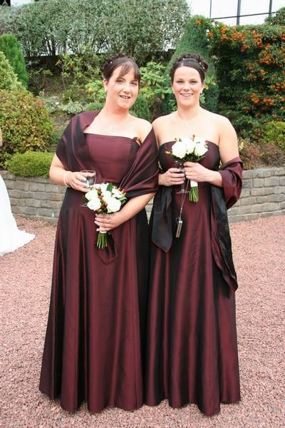 Morv's sister Fiona on the left and her pal Mary Katherine were the lovely Bridesmaids for the day.