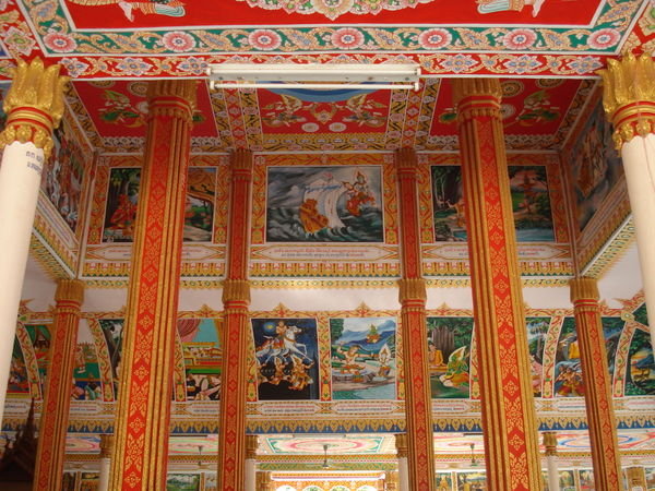 inside one of that louangs temples