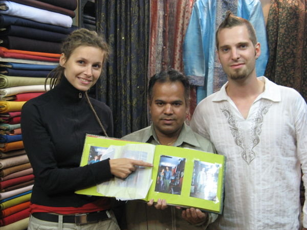 bij de kleermaker met foto van Patrick en Yvette/ Der Schneider mit beweis Foto von Patrick und Yvette