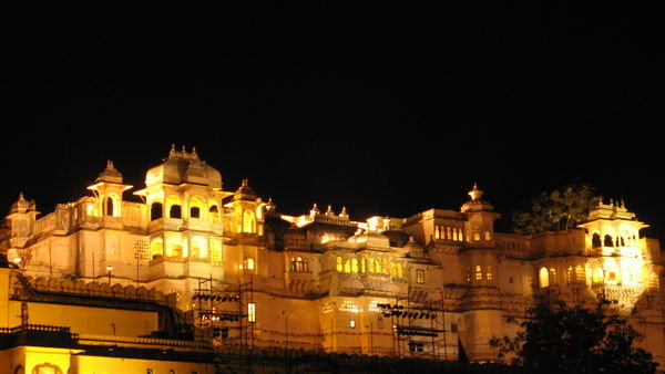 udaipur City Palace abends