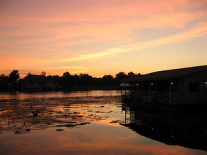 zonsondergang, gezien vanaf onze "hotelboot"