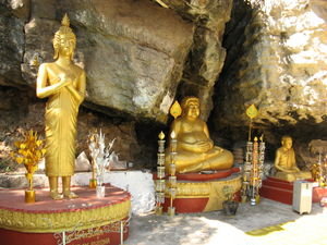 tempels op Phu Si / tempels auf Phu Si