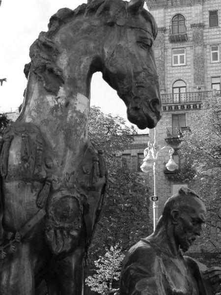 Statue, Maidan Nezalezhnosti.