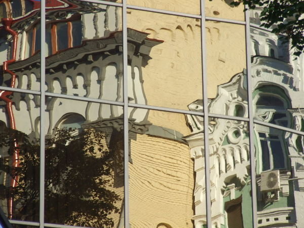 Old architecture reflected in a new window. Yaroslaviv Val.