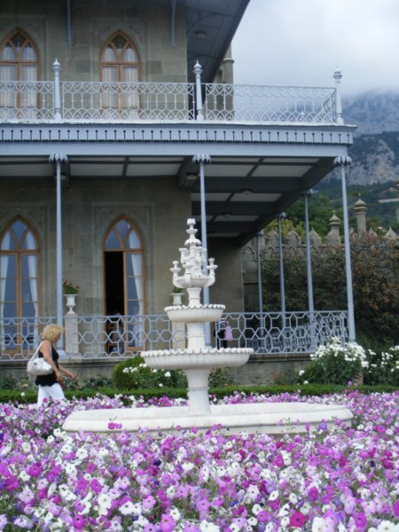 Vorontsovskii Palace gardens.