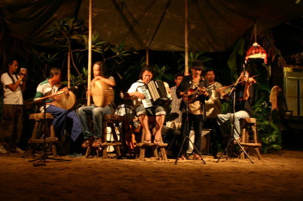 The band playing traditional Thai music