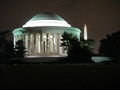 Jefferson Memorial ja Washington Monument iltavalaistuksessa