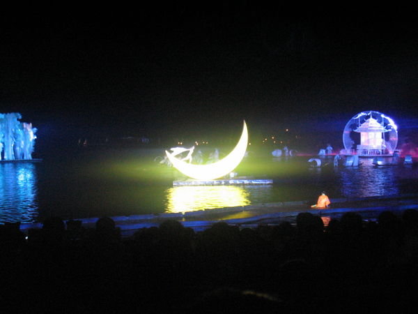 De lichtshow in Yangshuo (met maan en maanvrouw)