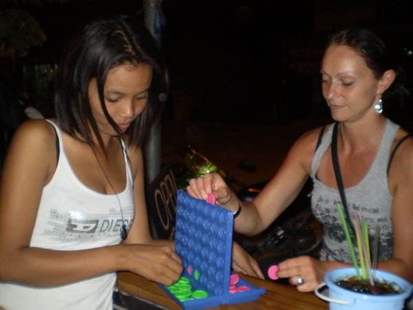 playing connect 4 with Em the bargirl
