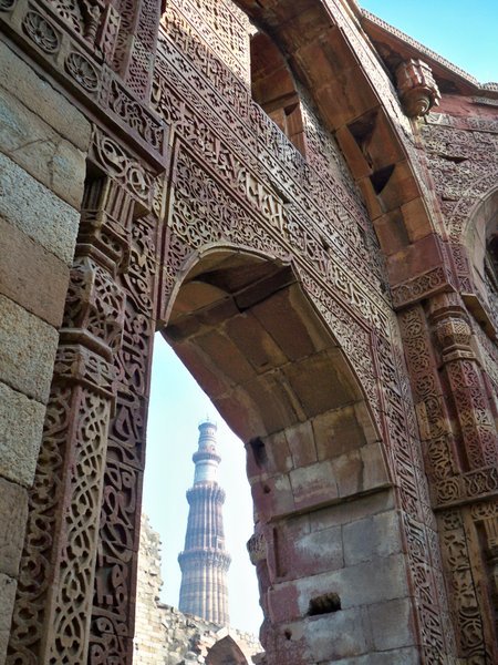 Tumba y el minarete al fondo