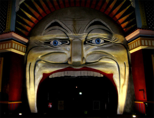 The hideous gaping maw of Luna Park ...at night