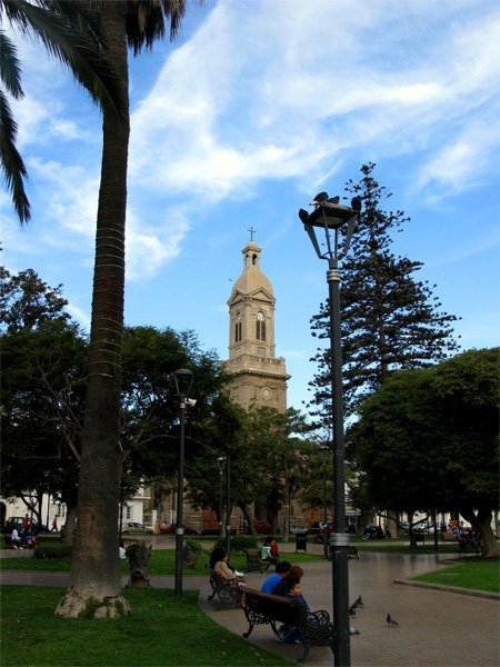 Plaza de Armas, Iglesia Catedral