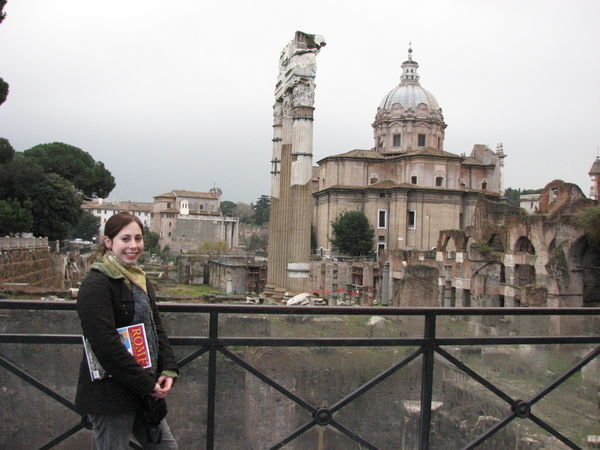 Ali in front of the ancient Roman forum. "Il foro romano"