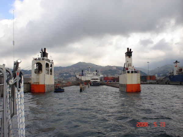 Unloading from Dockwise