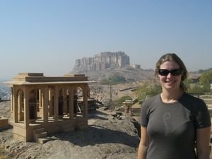 Sandra with the Jodhpur fort and cenotaphs