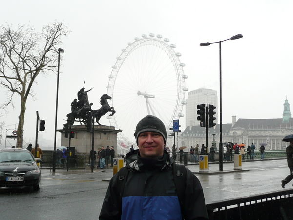 Simon and the London eye in the snow
