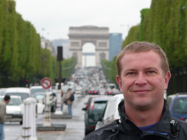Simon with the Arc de Triomphe