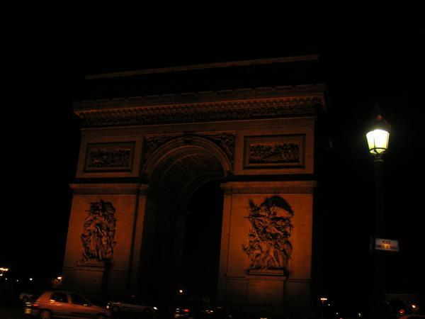 Arc de Triomph at night