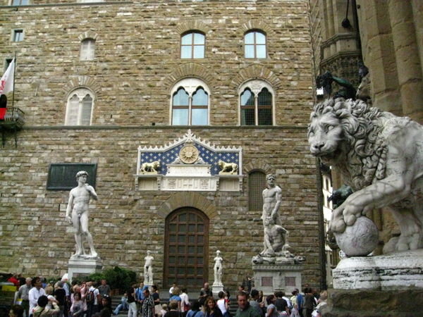 More views of statues in Pl. Vecchio