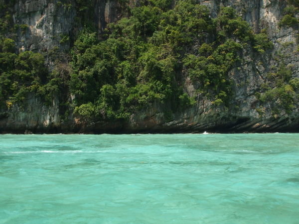 Beautil blue/green water at Pileh Bay