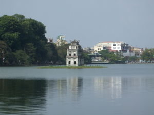 Hoan Kiem Lake - a beautiful area in the middle of the Old Quarter