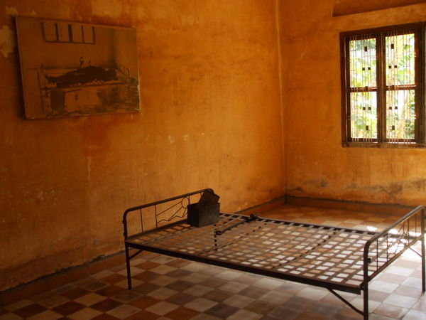 When they were tortured they were chained to these iron beds. It looks so painful!! How awful eh!