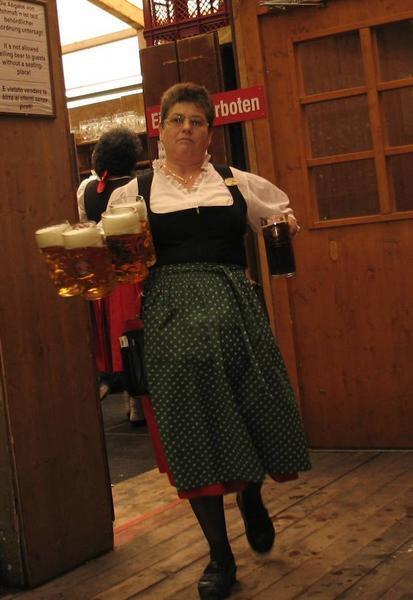 Frau with Beers
